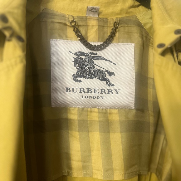 Authentic Burberry Women's Trench in mustard - Picture 10 of 11